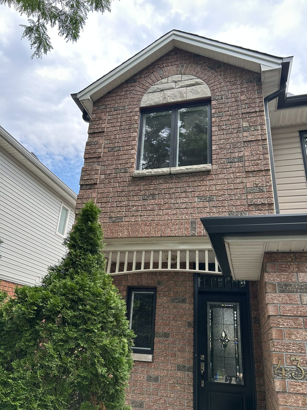 Natural stone window arch and sill, Ottawa